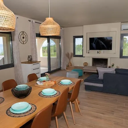 Villa Sea Echoes On The Beach, Pefki, Evia *